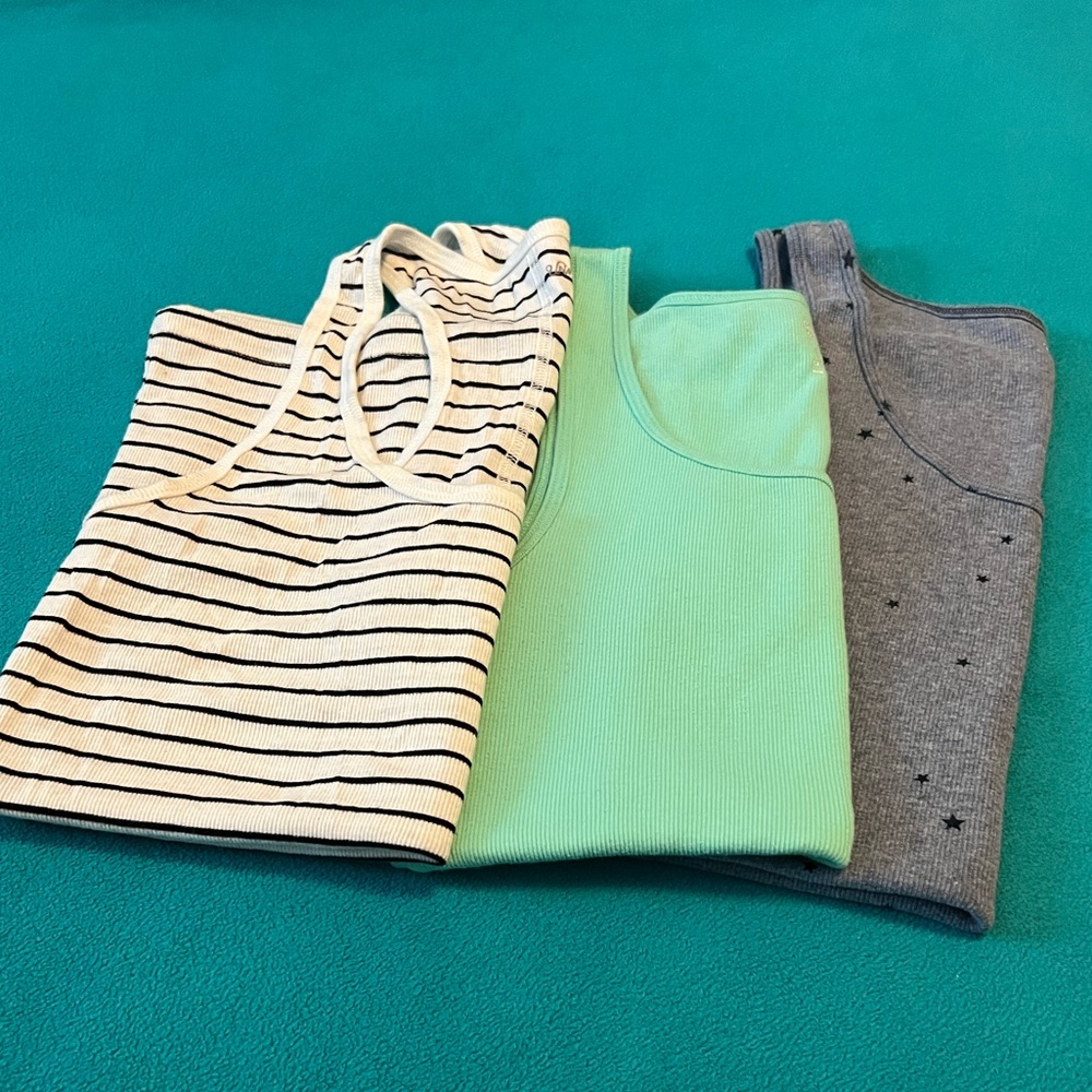 Group of 3 ribbed tank tops